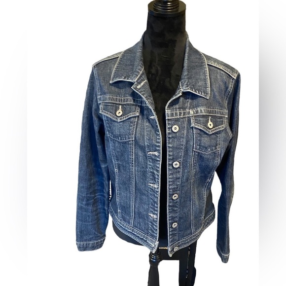 Lee Women’s Classic Denim Jacket Blue Size Medium Button Front Casual Jean Coat - Picture 1 of 10